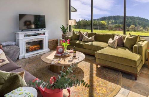 Newberg House | King's Queen