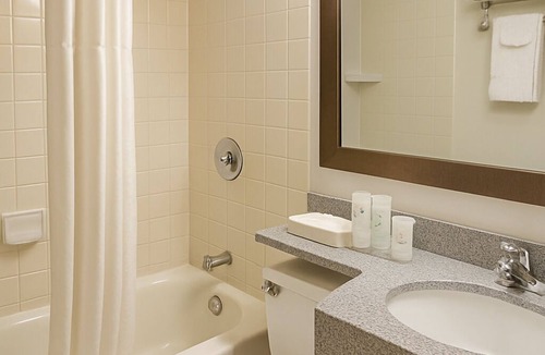 Point Edward Hotel | King With Pullout Couch (Non-Smoking)
