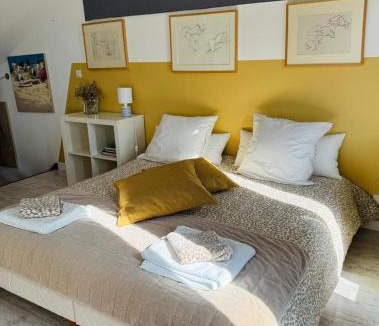 Saint-Mathieu Bed & Breakfast | L'Atelier - Loft de charme à 150m de la mer