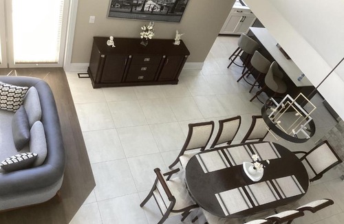 Grimsby Villa | La Collina