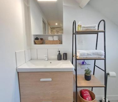 Laval Apartment | La Fabrik, Studio, Proche Gare, Netflix