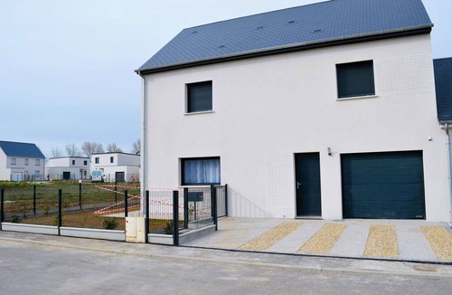 Courseulles-sur-Mer House | La Mer Veille, new house with garden