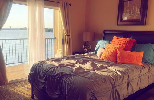 Seven Coves Condo | Lake Conroe Waterfront Suite 205