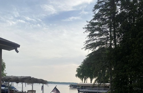 Delavan Lake House | Lake Delavan Waterfront Lake House (direct water access)