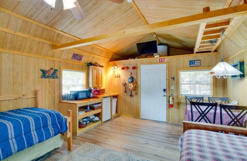 Emory Apartment | Lake Fork Studio Cabin w/Dock + Boat Ramp!