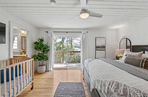 Lake of Bays Cottage | LAKE FRONT |HotTub+Sauna+GolfSim+Arcade+Kayaks+BBQ