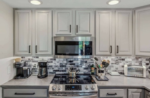 West Hartford House | Lake Pinneo, Golf View, Hot Tub - Tee Time Retreat