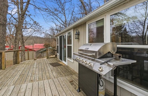 Stover House | Lakefront 3BR Oasis Next to Ivy Bend Resort & Marina