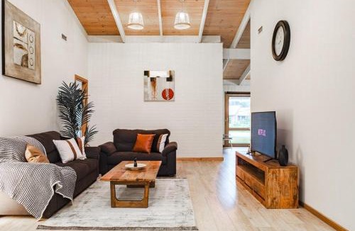 Patterson Lakes House | Lakefront 4 BR house at Patterson Lake WIFIBBQ