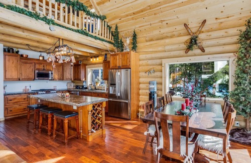 Saint Mary's Cabin | Lakefront Cabin in St. Mary's Glacier, Idaho Springs