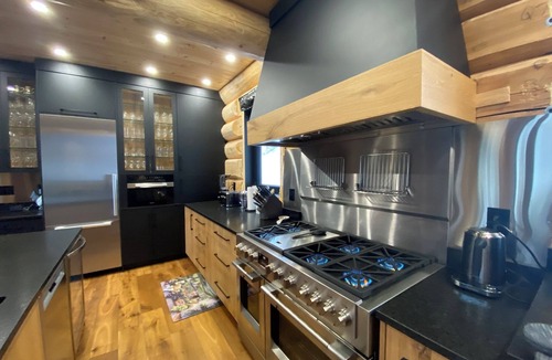 Central Frontenac Cottage | Lakefront Luxury Log Home