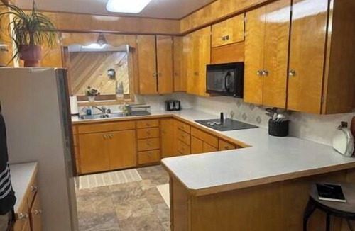 Devils Lake House | "Lakeview" 5 Bed-2 Bath Hovde Resort