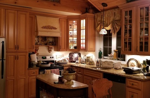 Woodford Cabin | Lakeview Cabin in the Mountains
