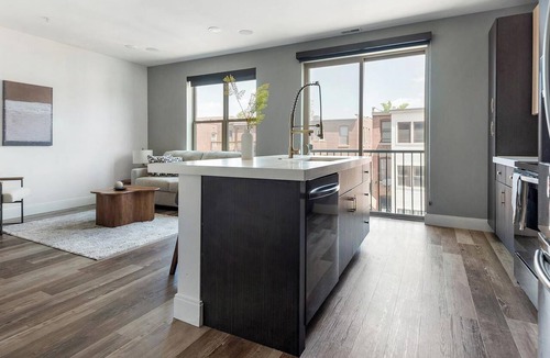 DeBaliviere Place Apartment | Landing | Beautiful 1BD, Gym, Yoga Studio