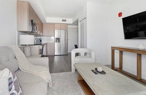 Hialeah Apartment | Landing | Incredible 2BD, Gym