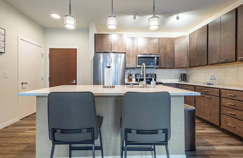 Milwaukee Apartment | Landing | Modern 1BD, Courtyard, Gym