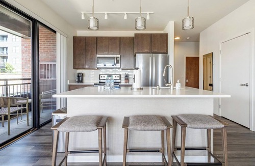Milwaukee Apartment | Landing | Spectacular 2BD, Courtyard, Gym