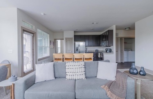 Spring Apartment | Landing | Spectacular 2BD, Gym, Courtyard
