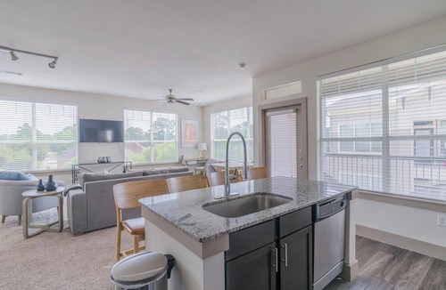 Spring Apartment | Landing | Spectacular 2BD, Gym, Courtyard