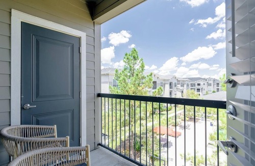 Spring Apartment | Landing | Stunning 1BD, Courtyard, Pool