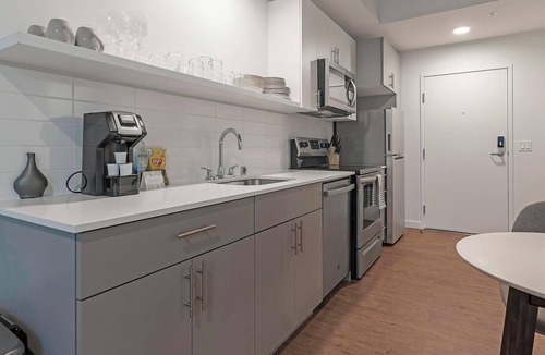 Mann Apartment | Landing | Stylish 1BD, Courtyard, Game Room