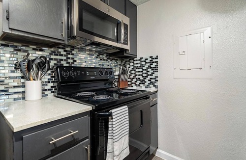 North Arlington Apartment | Landing | Stylish 1BD, Pool