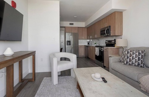 Hialeah Apartment | Landing | Stylish 2BD, Gym