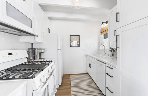 Lantern District Cottage | Lantern District cottage- close to downtown/harbor- one bedroom/one bath