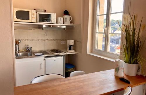 Arromanches-les-Bains Apartment | Le 22 - Studio 4p Proche Mer & Vue Bourg