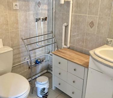 Arromanches-les-Bains Apartment | Le 22 - Studio 4p Proche Mer & Vue Bourg