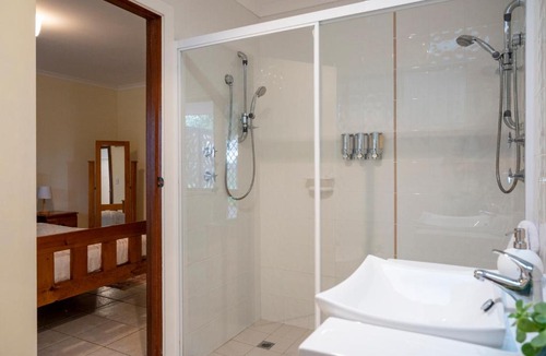 Whites Valley Apartment | Linger Longer Vineyard