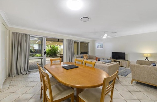 Emerald Beach Apartment | Little Emerald