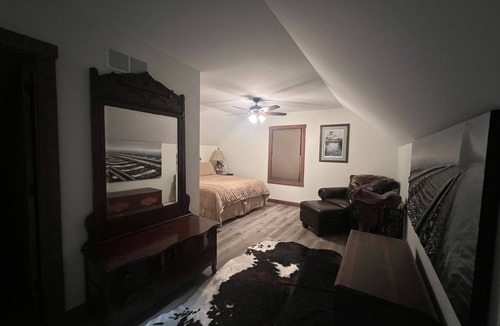 Hermann Cabin | LODGE AT SADDLE RIDGE. Just five minutes from Hermann.