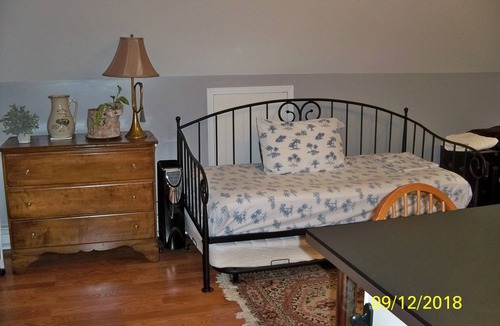 Des Plaines House | Loft Apt is above a detached Garage. Full bathroom, kitchenette, fridge, A/C