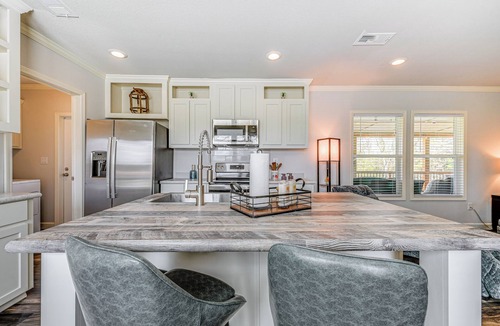 Broken Bow Cottage | Lovely Broken Bow Cottage w/Hot Tub & Fire Pit!