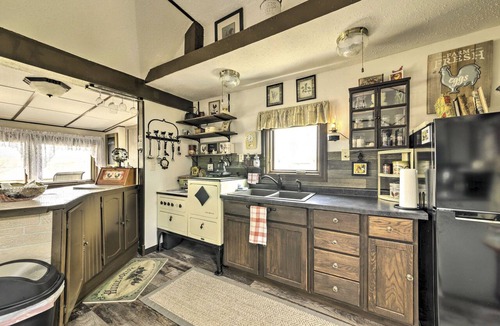 St. Charles Apartment | Lovely Couples Escape on Mississippi River!