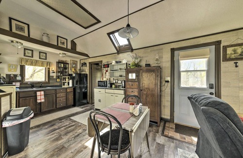 St. Charles Apartment | Lovely Couples Escape on Mississippi River!