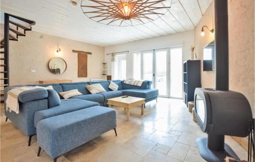 Saint-Vaast-la-Hougue House | Lovely Home In Saint-Vaast-La-Hougue With Wifi