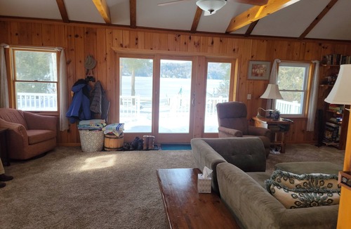 Poultney Cottage | Lovely Waterfront Cottage on Lake St. Catherine