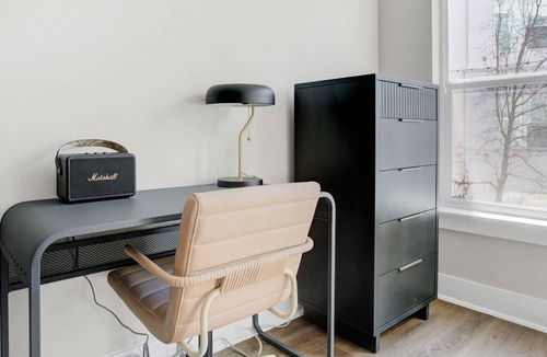 Riverside Apartment | Luxe Riverside Studio w/ Gym & W/D, nr Lady Bird Lake, by Blueground