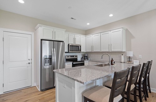 Booneville House | Luxurious Comfort & Convenience