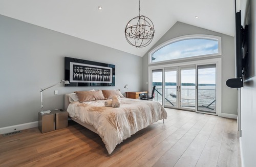 Lafontaine Cottage | Luxurious Cottage in Tiny 5bd4bth|Private Beach Front