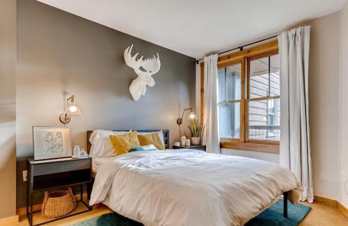 River Run Apartment | Luxury 2 bed 2 bath Condo in River Run with Pool and Hot Tub