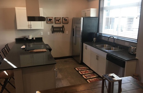 Burien Condo | Luxury 3 bed 2 full bath condo in gated community.