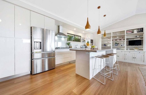 Mooloolaba House | Luxury 5BR Canal Front Retreat Mooloolaba
