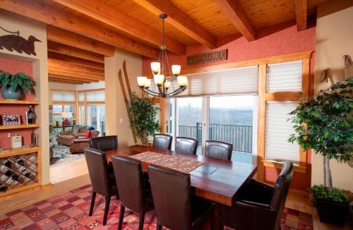 Ludlow House | Luxury 6Br Solitude Village- Indoor Bball Court, Private Tub Home