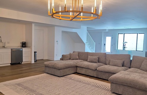 Waukee Apartment | Luxury All-Inclusive 2 bedrooms