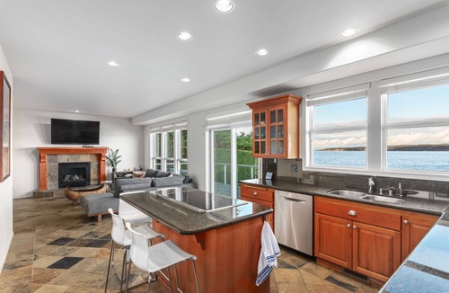 Camano Island House | Luxury Beachfront Retreat w/Hot Tub, Fireplaces, Patio, Easy Beach Access