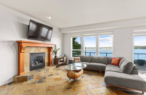 Camano Island House | Luxury Beachfront Retreat w/Hot Tub, Fireplaces, Patio, Easy Beach Access