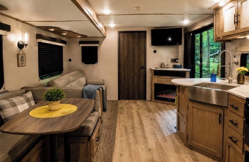 Clearview Cabin | Luxury Forest RV Retreat | Pond, Fire Pit, Nature & Peace